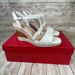 Kelly & Katie Women's 9 M Inidia White Strappy Two Tone Wedge Sandal NIB NEW